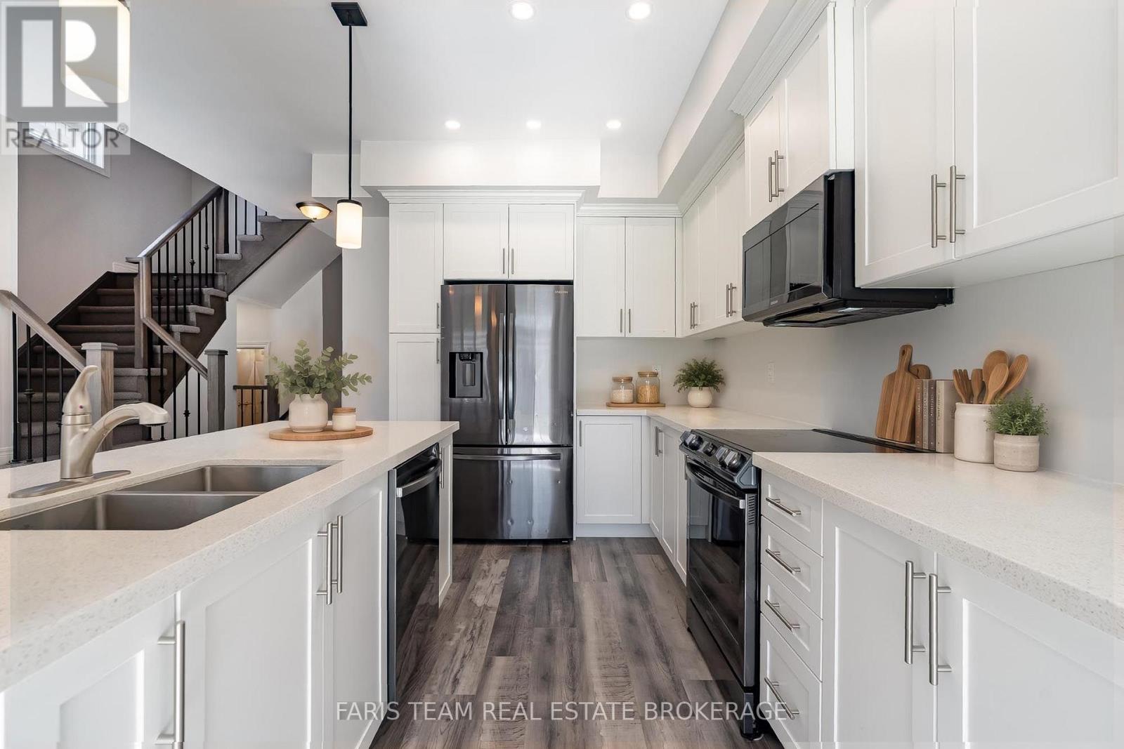 11 Churchlea Mews, Orillia, ON photo 5