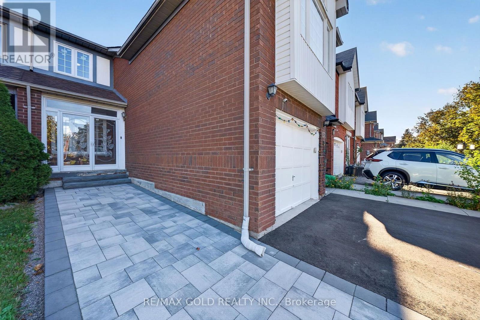 152 Bighorn Crescent, Brampton, ON photo 3