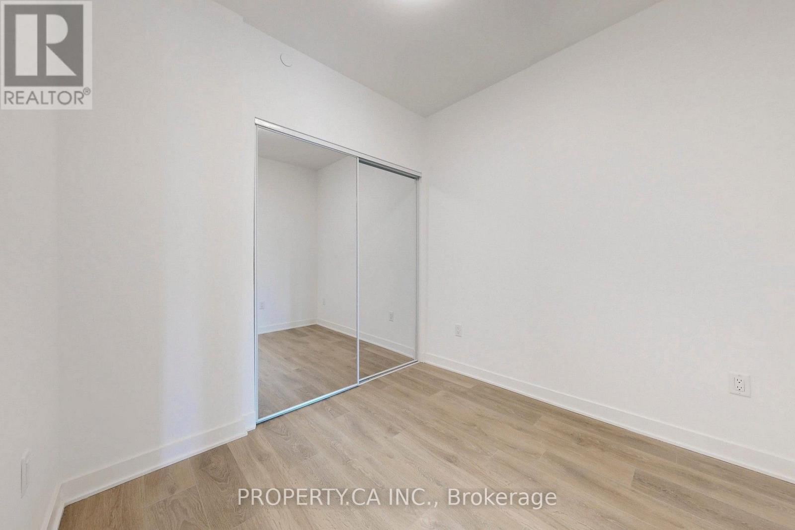 1185 Dupont Street — photo 10