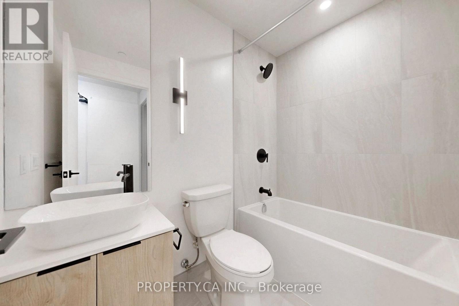 1185 Dupont Street — photo 12