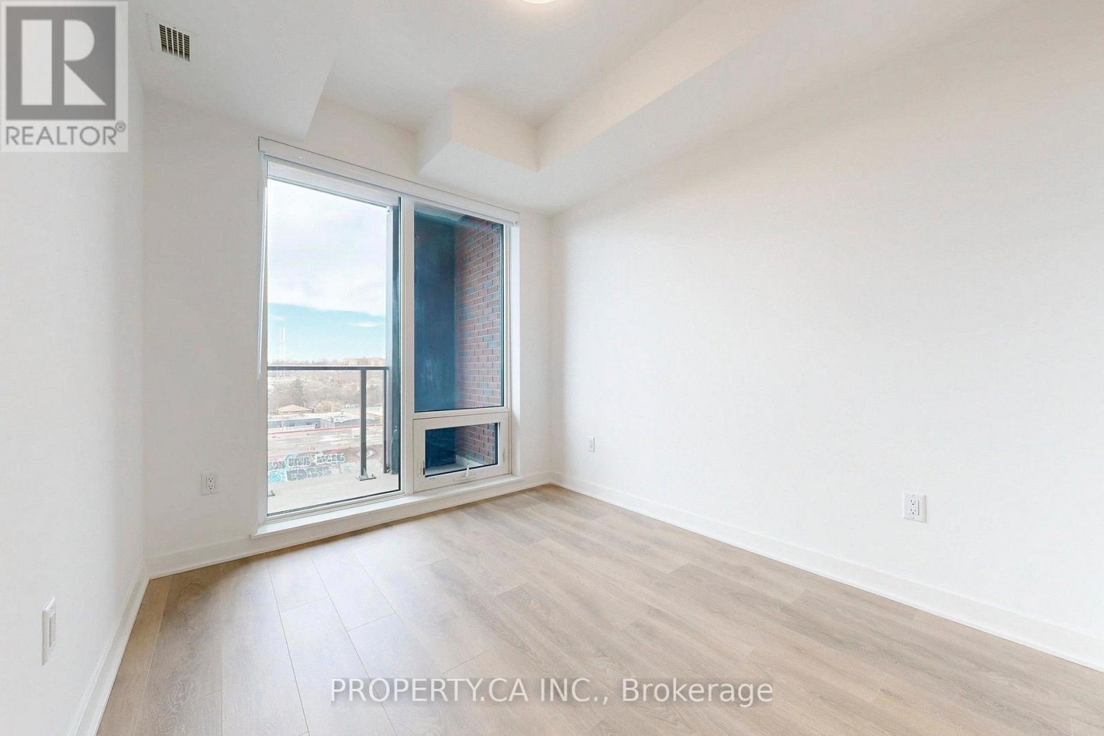1185 Dupont Street — photo 8