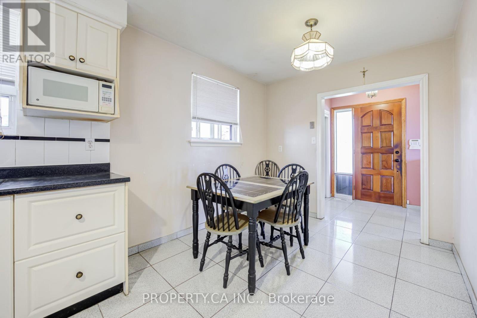 28 Blue Springs Road, Toronto, ON photo 10
