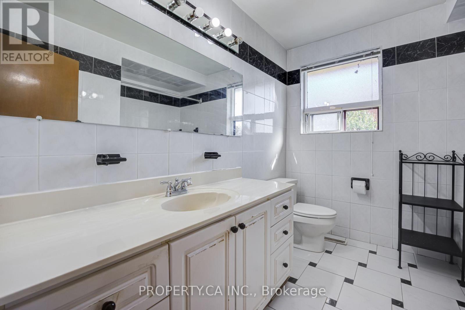 28 Blue Springs Road, Toronto, ON photo 15