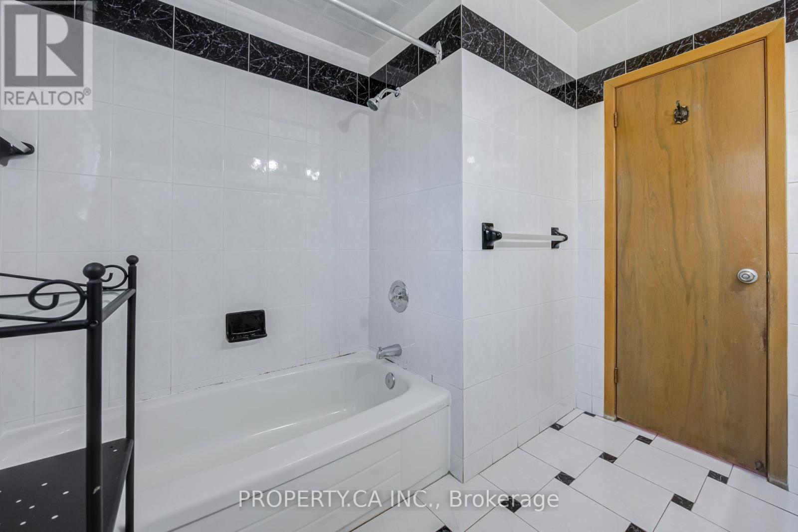 28 Blue Springs Road, Toronto, ON photo 16