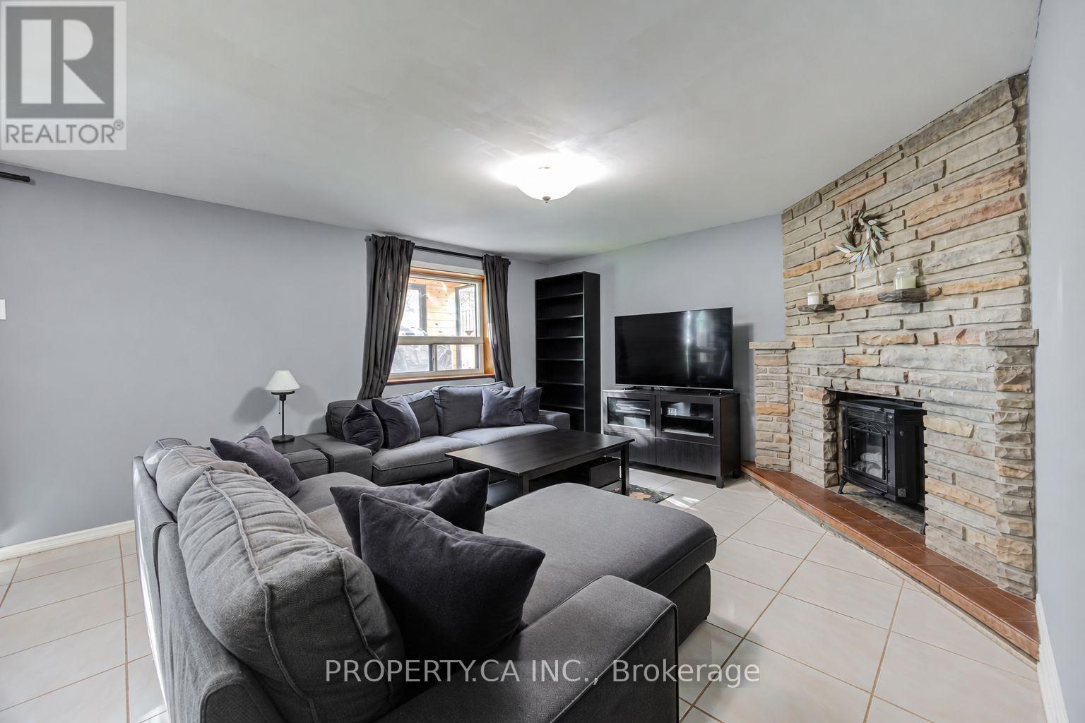 28 Blue Springs Road, Toronto, ON photo 17