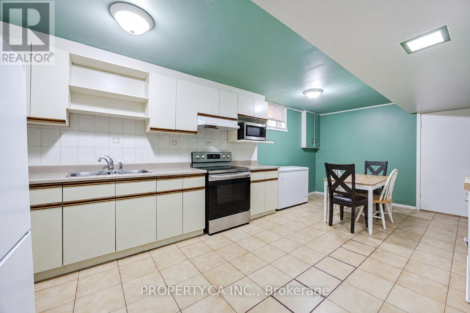 28 Blue Springs Road, Toronto, ON photo 21