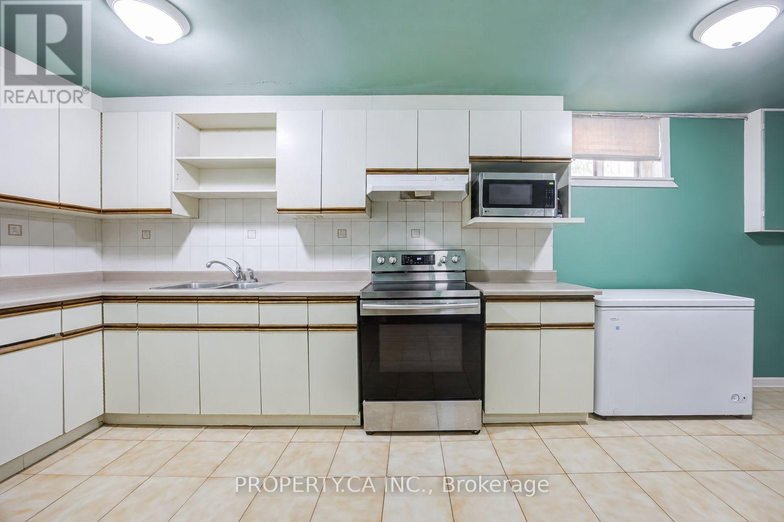 28 Blue Springs Road, Toronto, ON photo 22