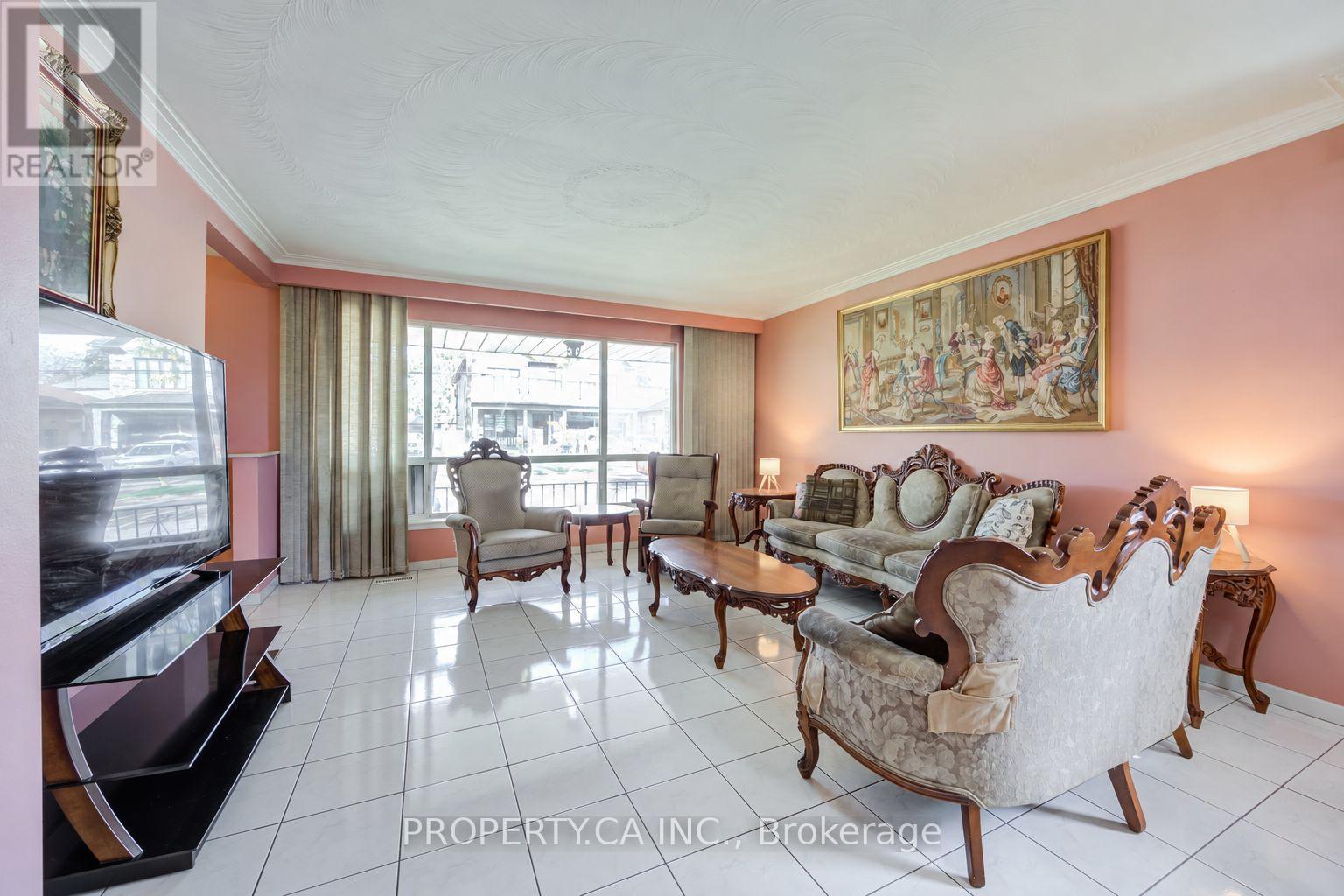 28 Blue Springs Road, Toronto, ON photo 5