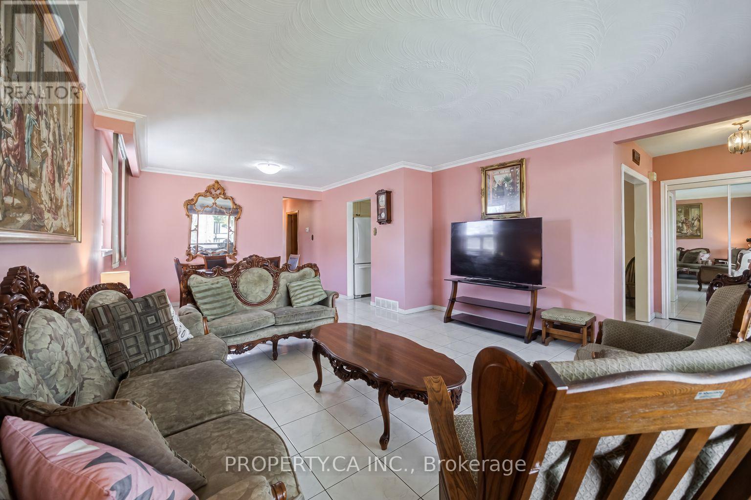 28 Blue Springs Road, Toronto, ON photo 6