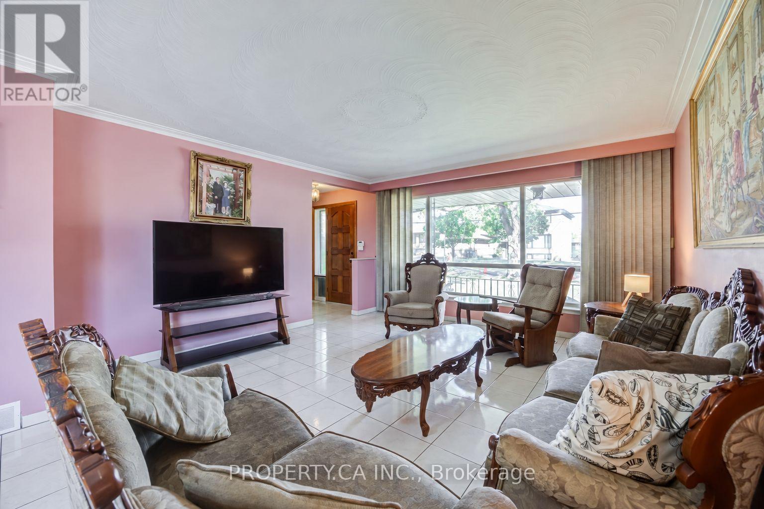 28 Blue Springs Road, Toronto, ON photo 7