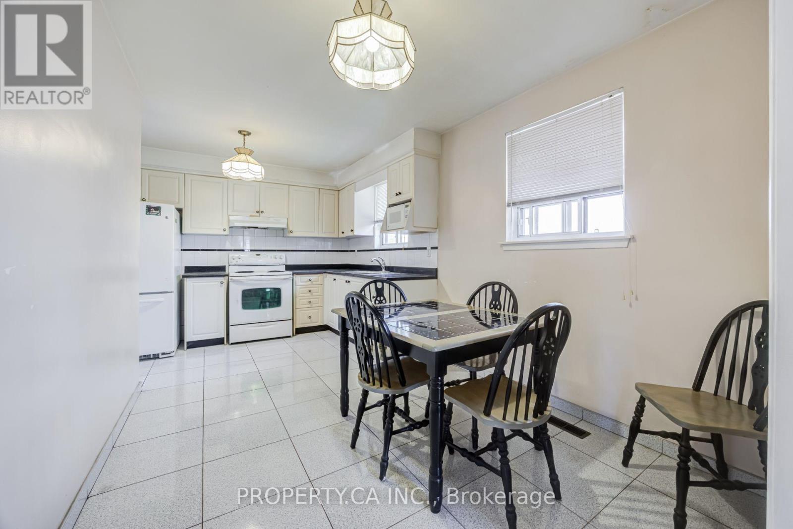28 Blue Springs Road, Toronto, ON photo 9