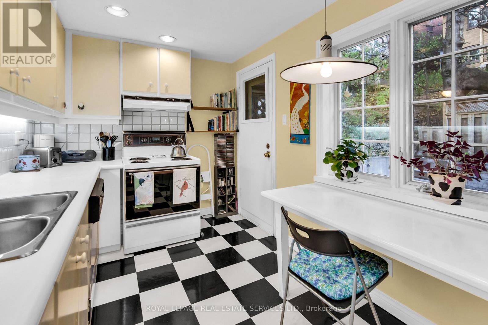 405 Glenlake Avenue, Toronto, ON photo 9