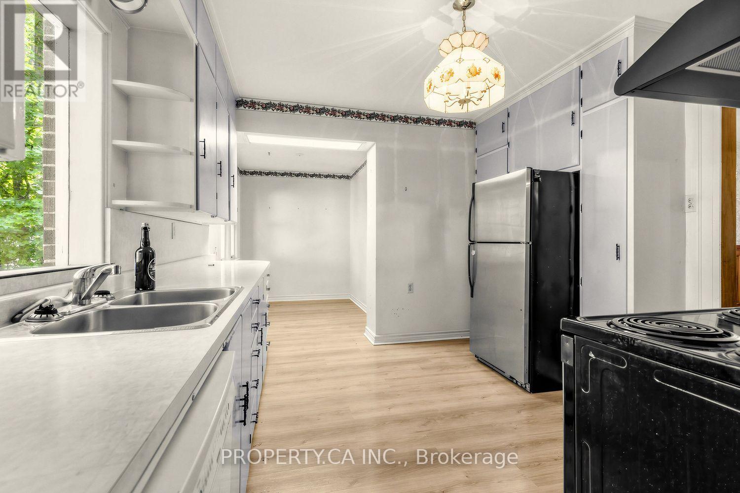 54 Baby Point Road — photo 13