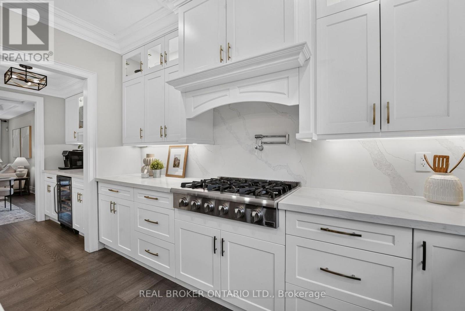 301 Martin Street — photo 14