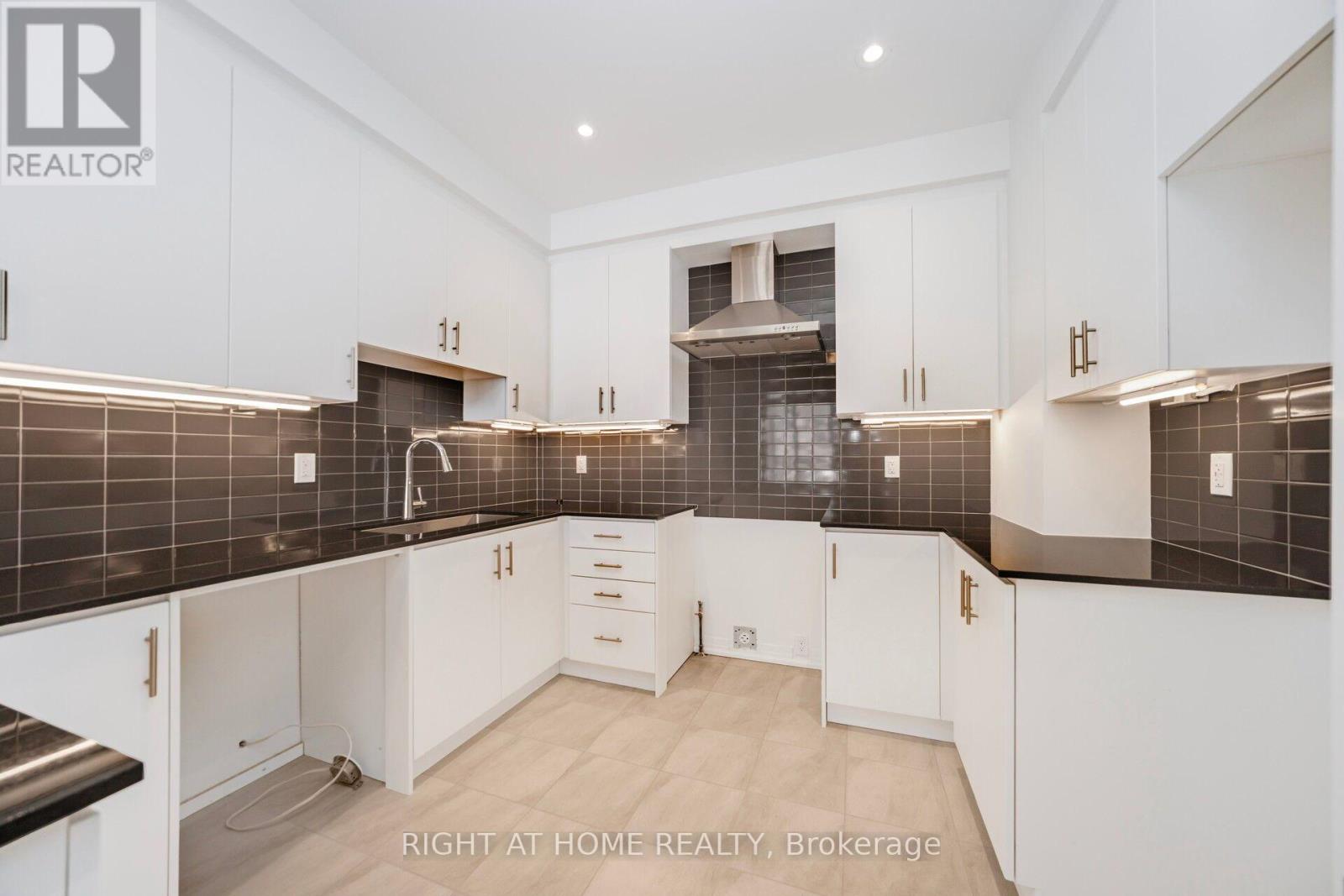 15 Kings Hill Drive — photo 11