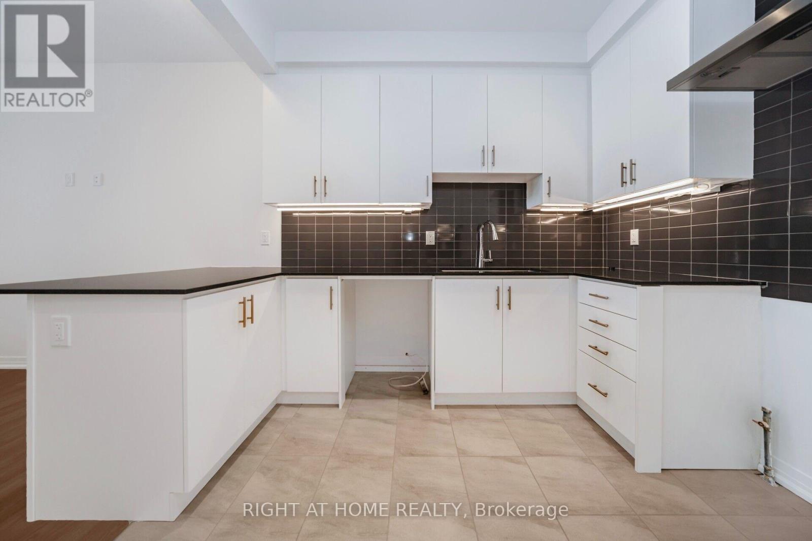15 Kings Hill Drive — photo 12