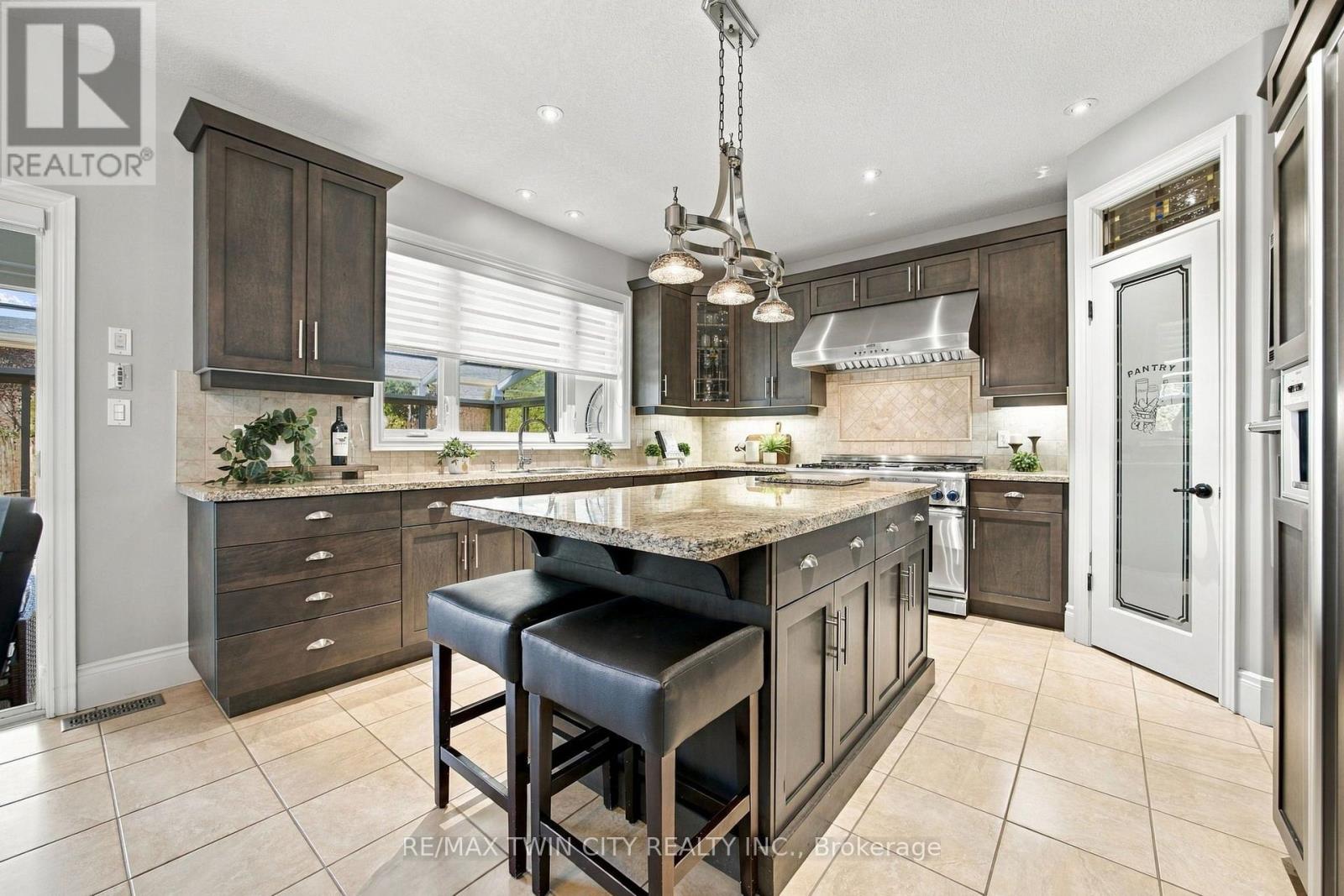 209 Longview Crescent, Kitchener, ON photo 14