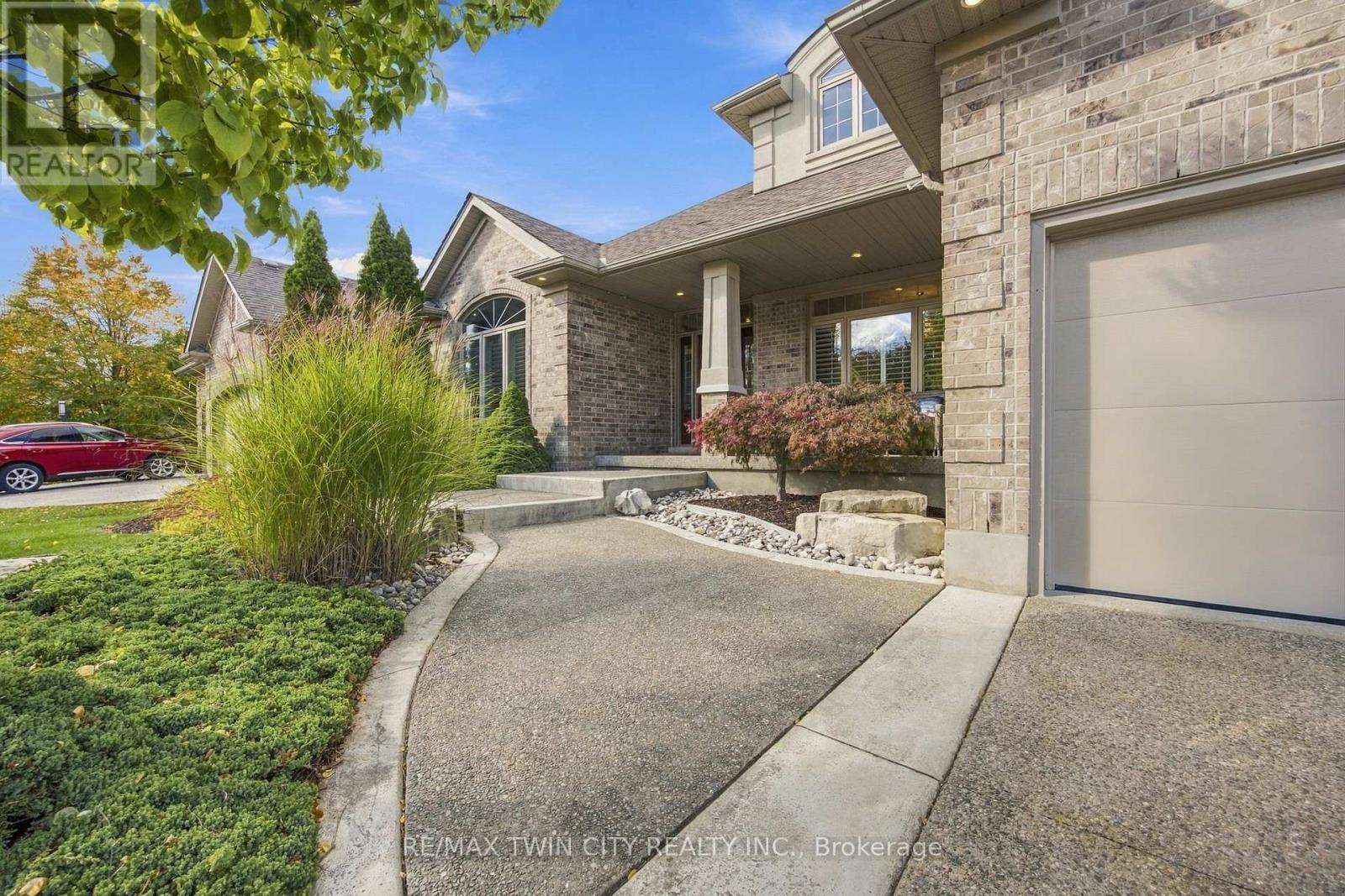 209 Longview Crescent, Kitchener, ON photo 4