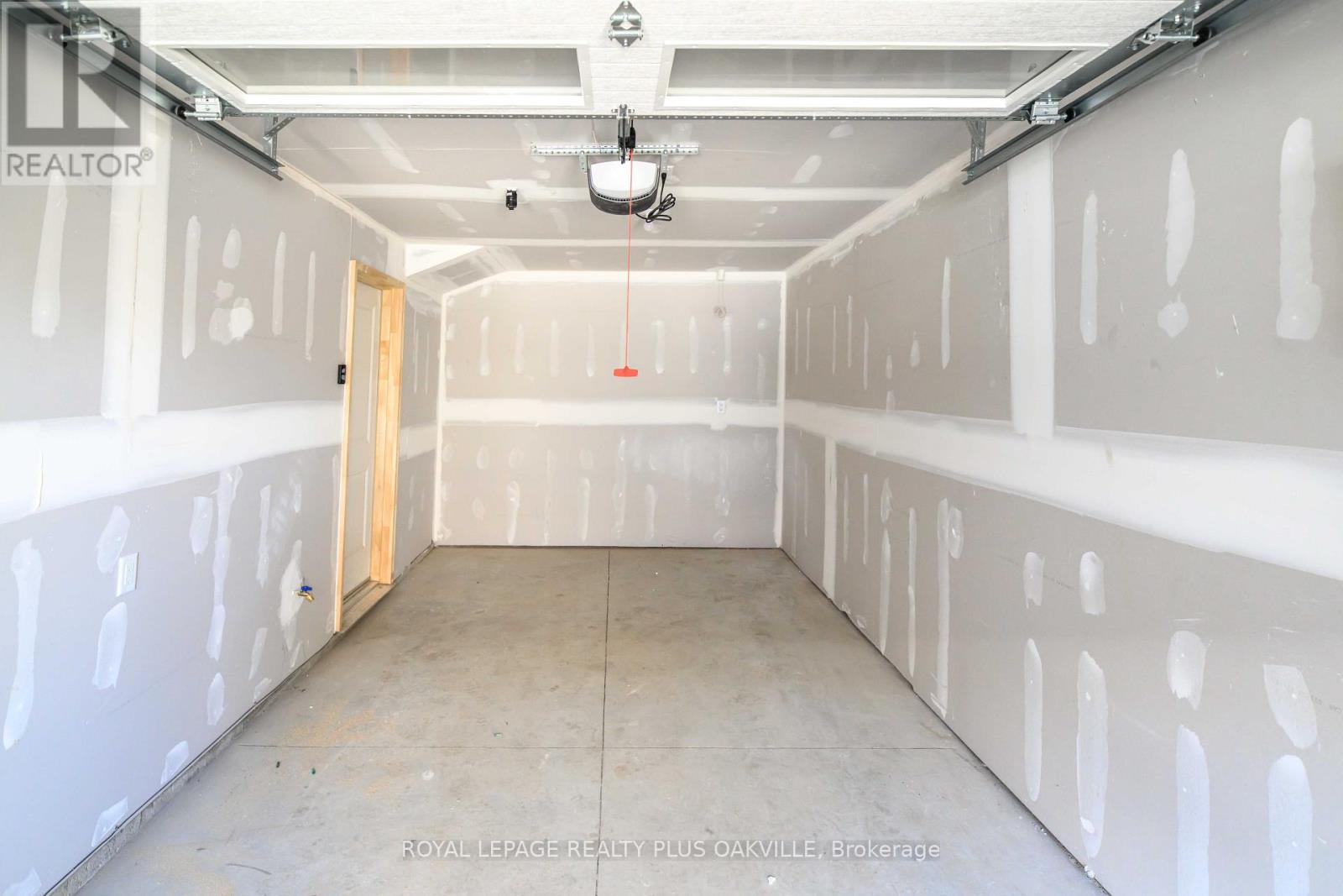 61 Soho Street — photo 40