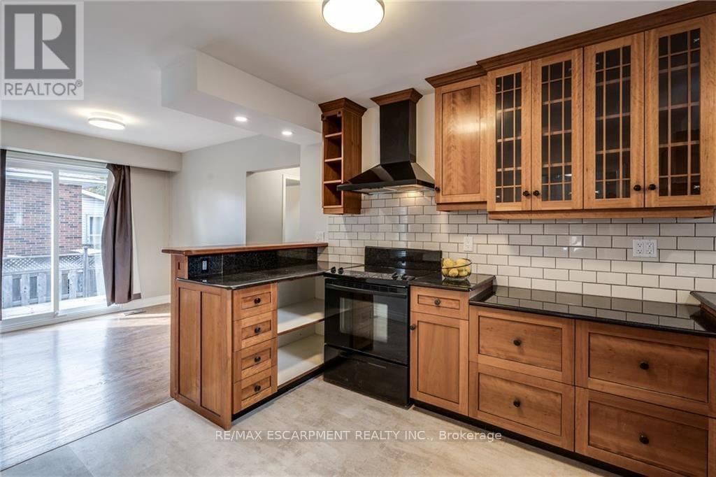116 Mohawk Road West — photo 11