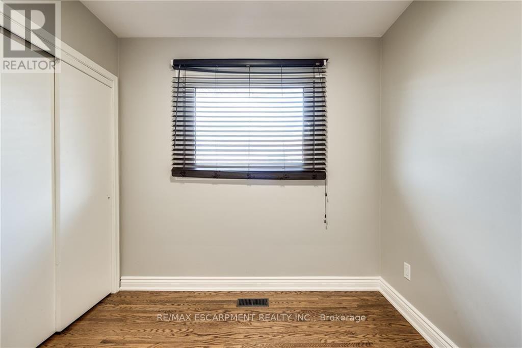 116 Mohawk Road West — photo 12