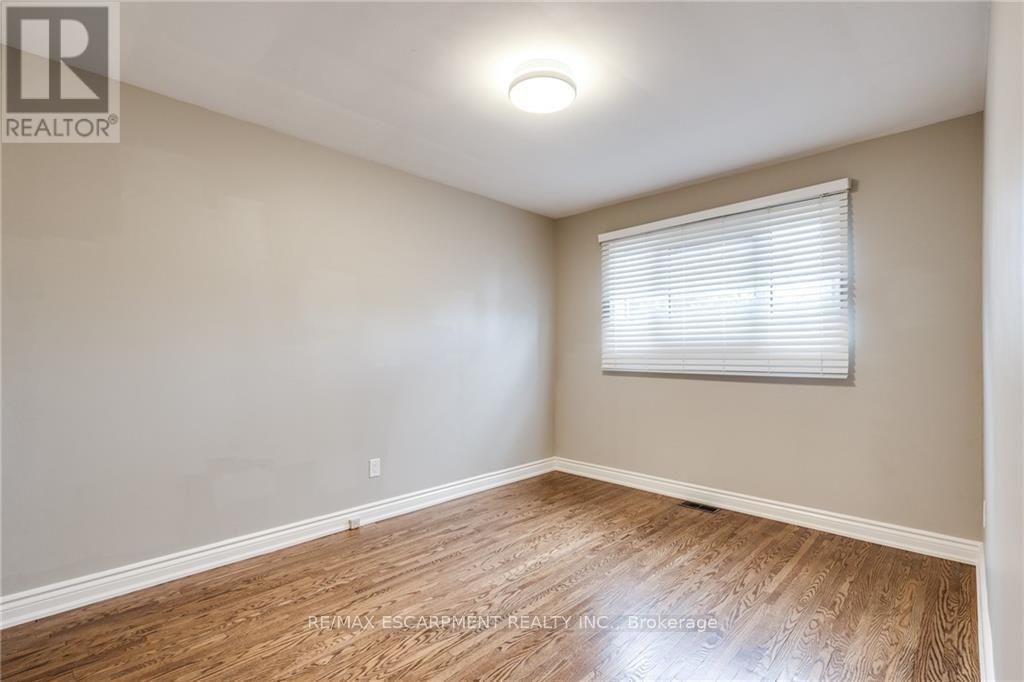 116 Mohawk Road West — photo 14