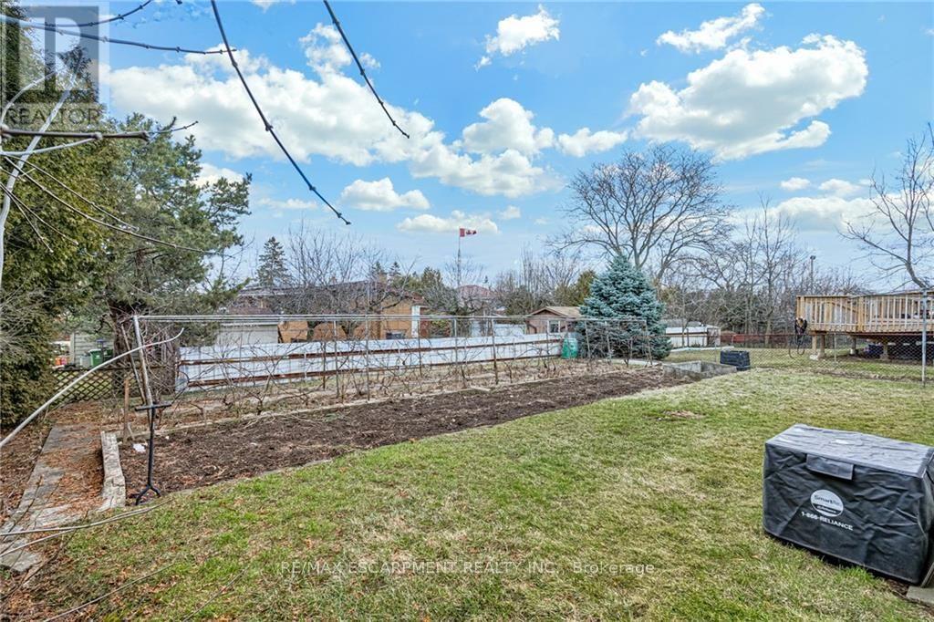 116 Mohawk Road West — photo 18