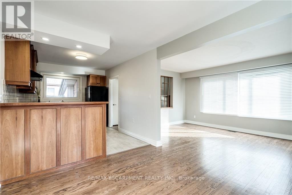 116 Mohawk Road West — photo 8