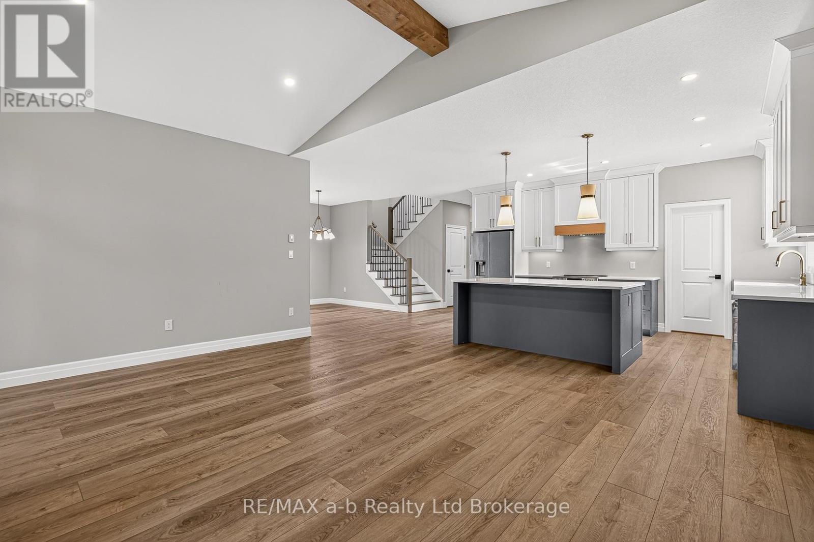 6 DIAMOND STREET - 14