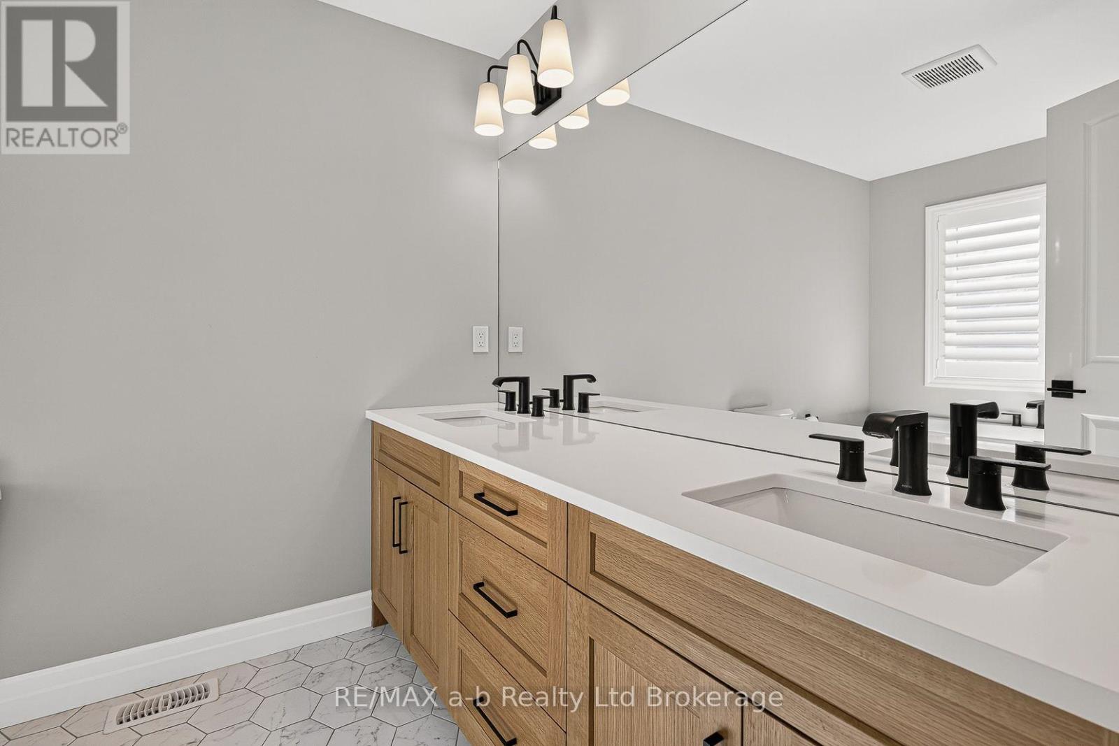 6 DIAMOND STREET - 33
