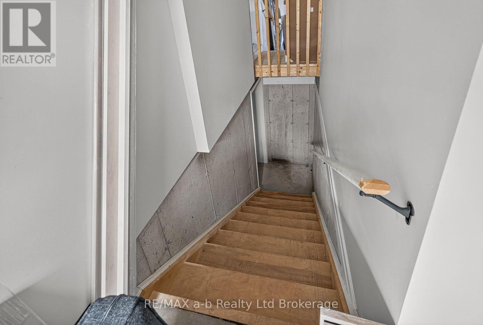 6 DIAMOND STREET - 38