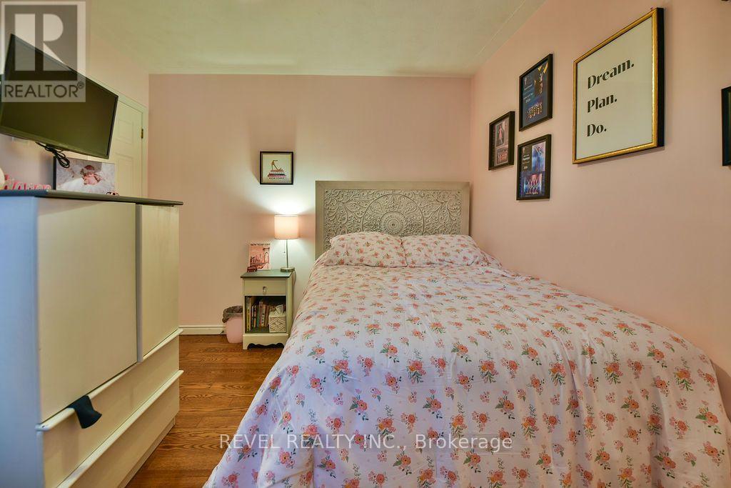 1136 GREENINGDON DRIVE - 18