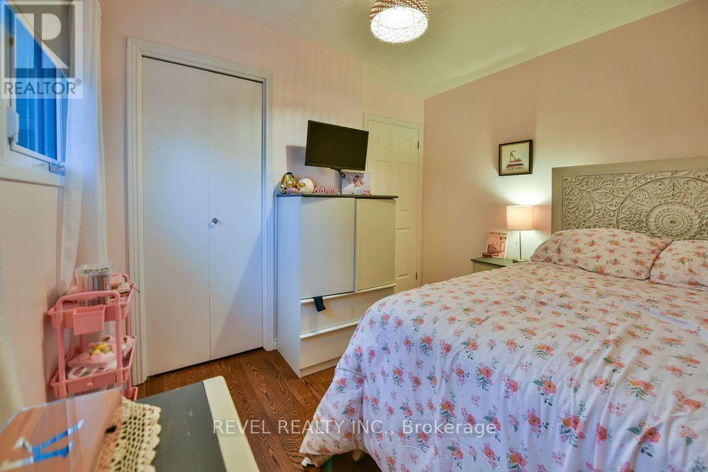 1136 GREENINGDON DRIVE - 19
