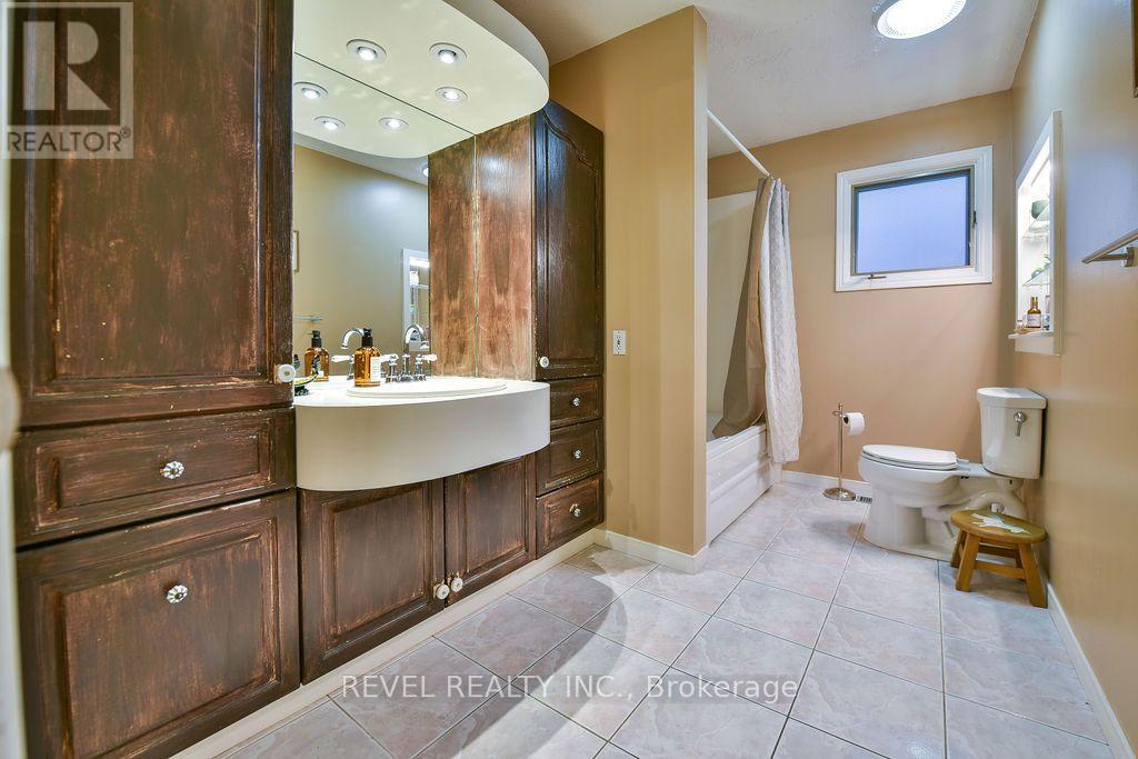 1136 GREENINGDON DRIVE - 23