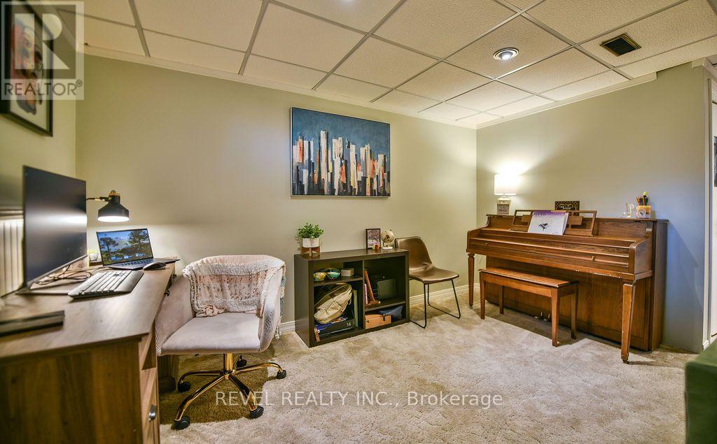 1136 Greeningdon Drive — photo 32