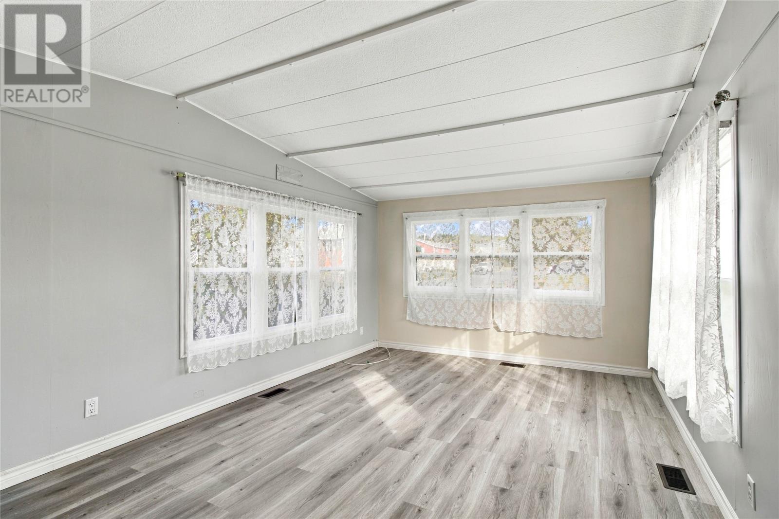 60 Meadowbrook Drive - 4