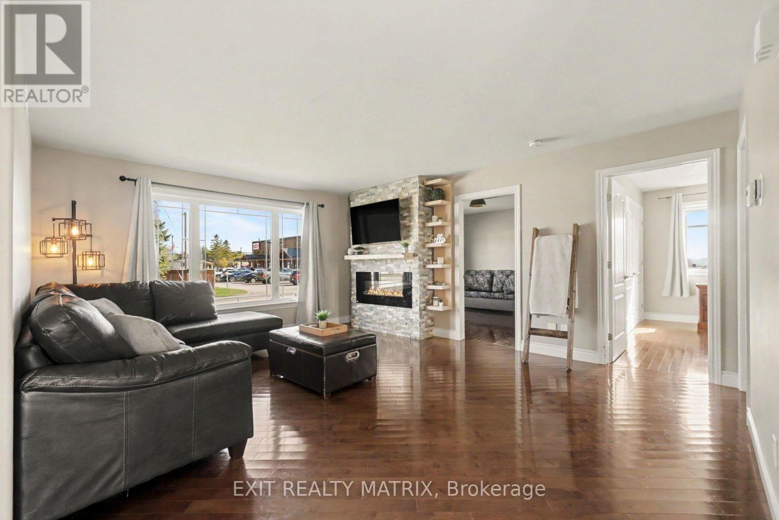 14 Hebert Street — photo 12