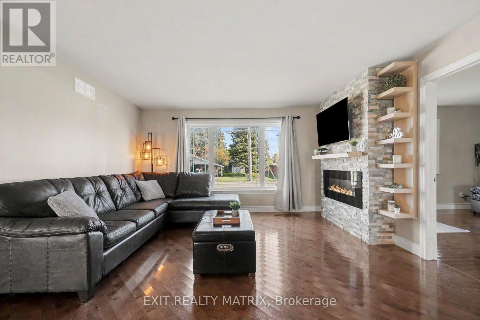 14 Hebert Street — photo 13