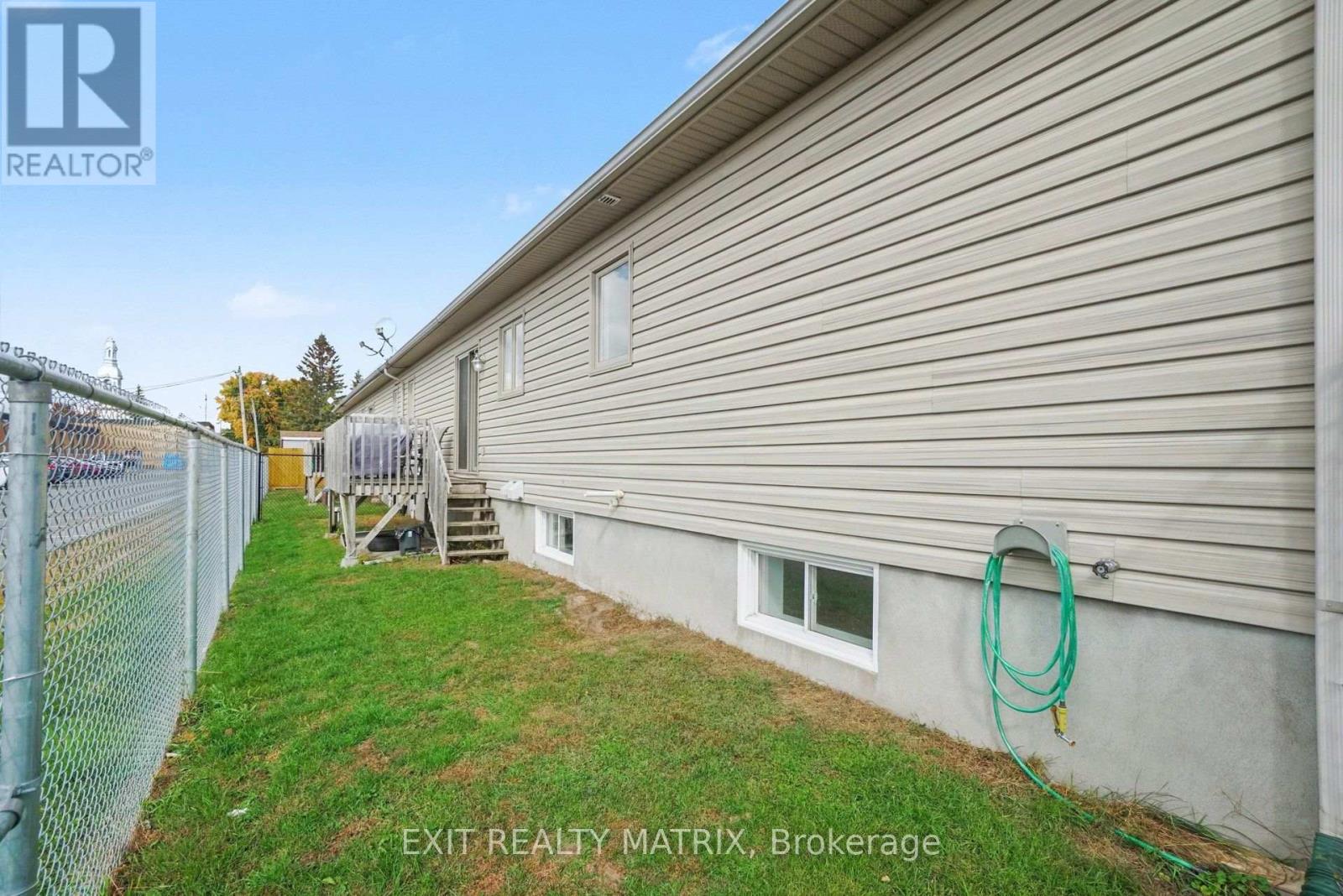 14 Hebert Street — photo 32