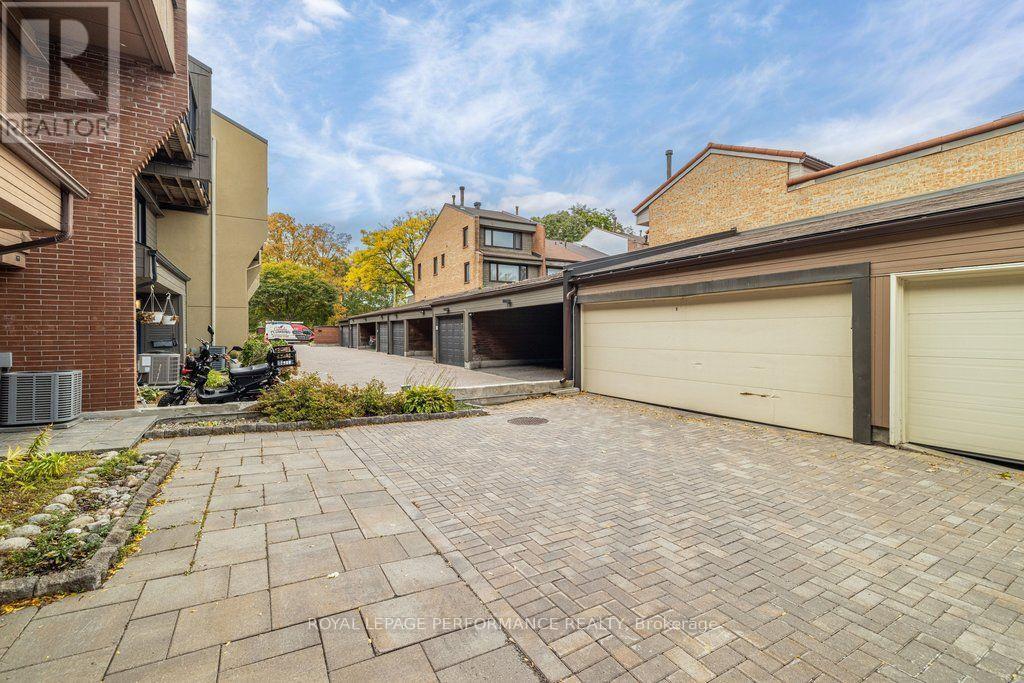 2 - 251 Bruyere Street