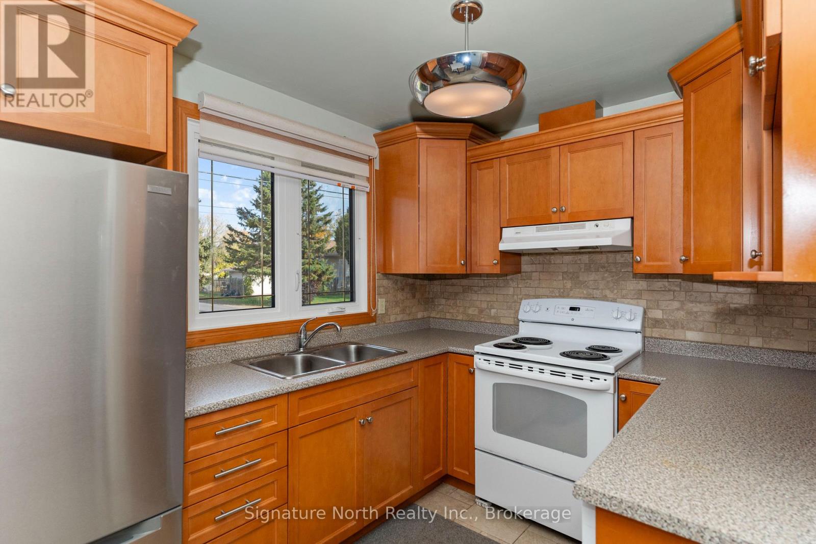 615 Hollylane Street — photo 10