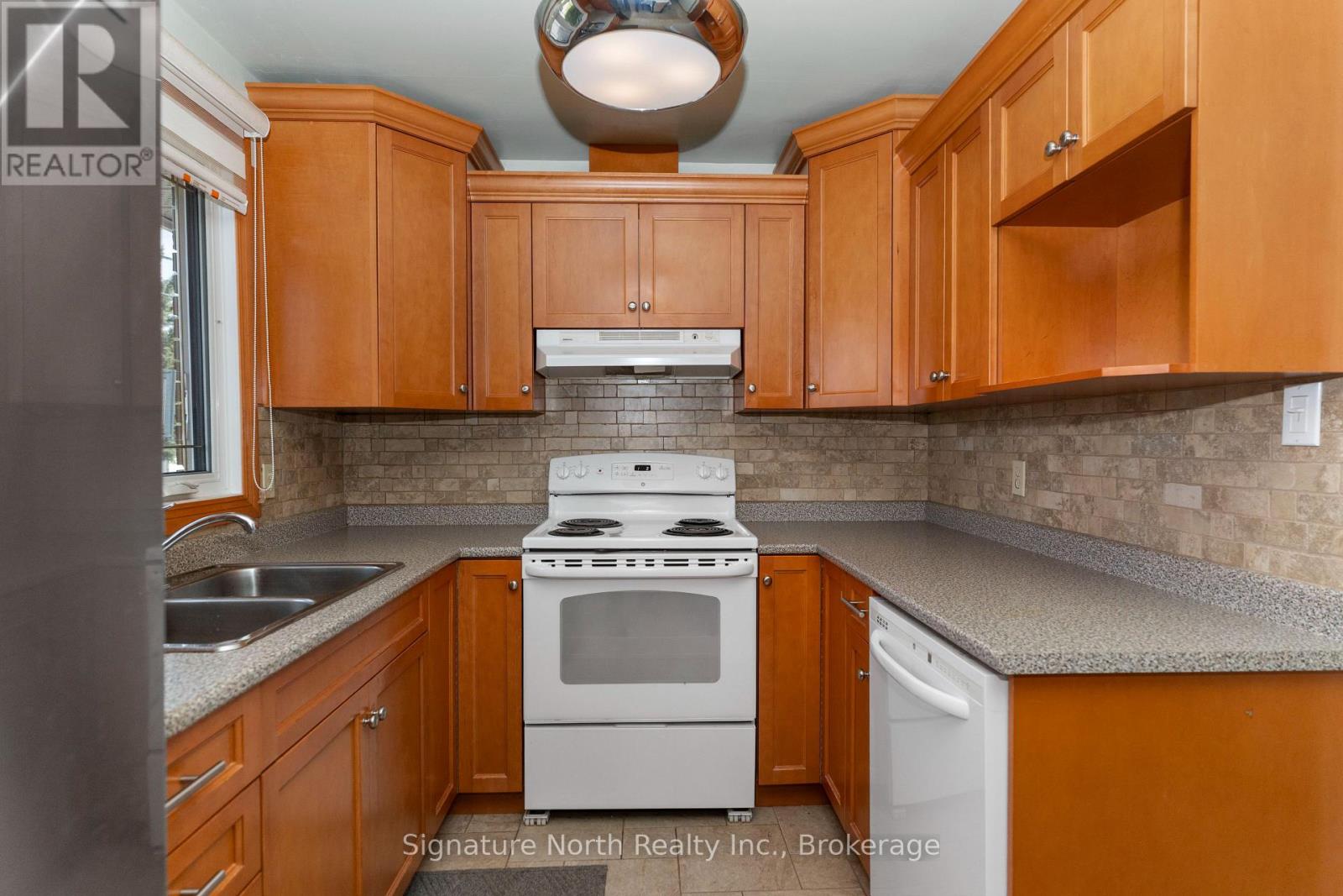 615 Hollylane Street — photo 11