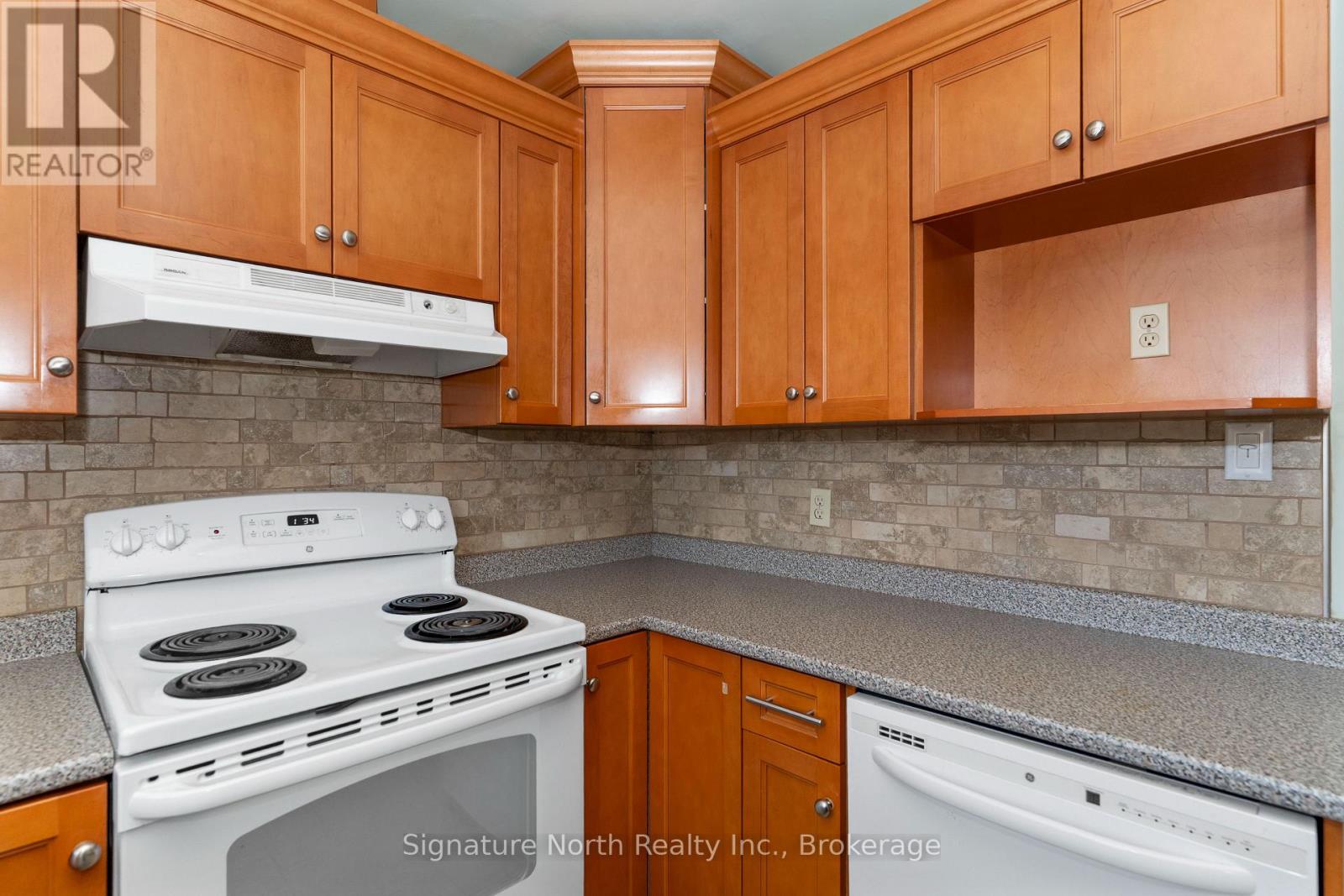 615 Hollylane Street — photo 12
