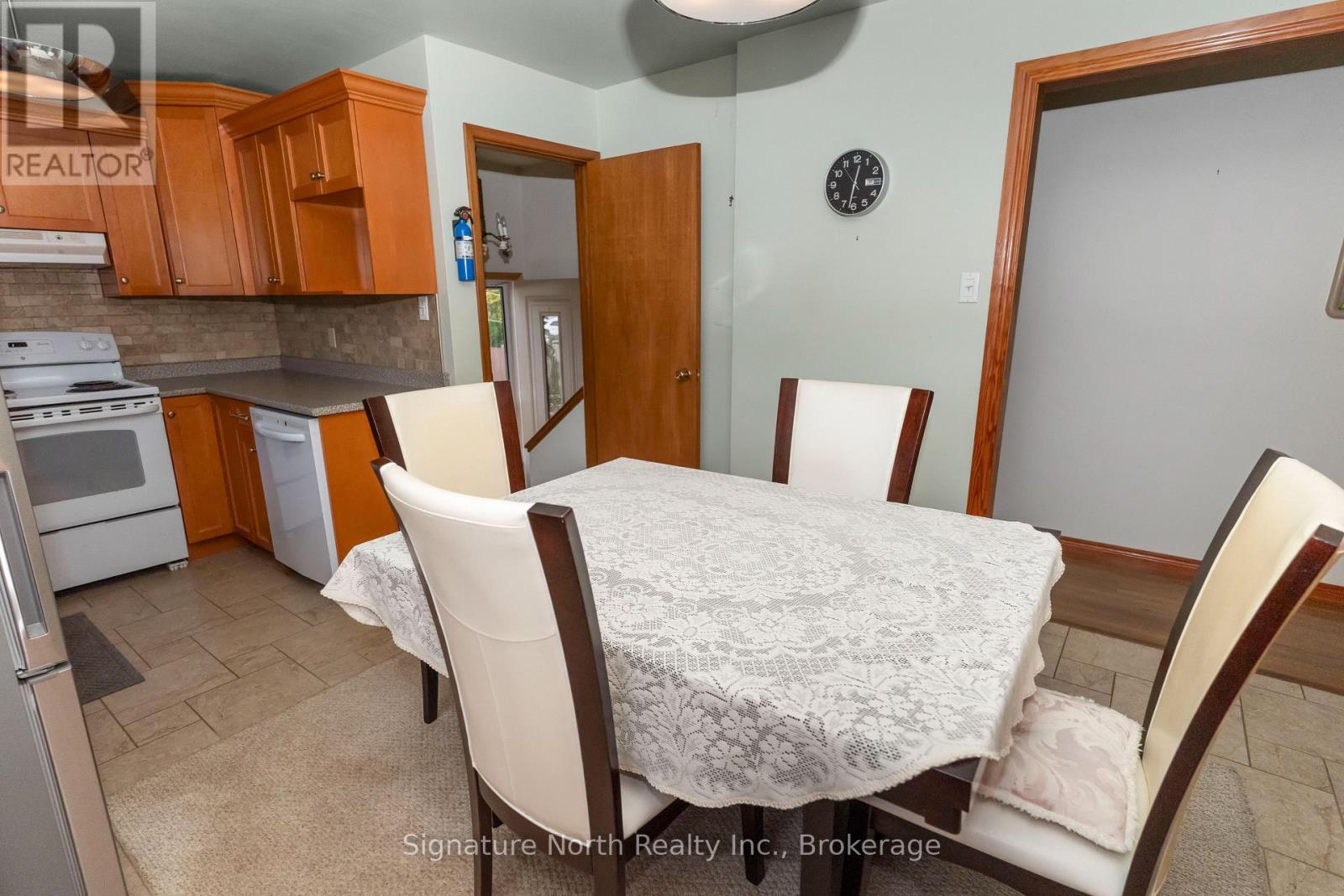 615 Hollylane Street — photo 16