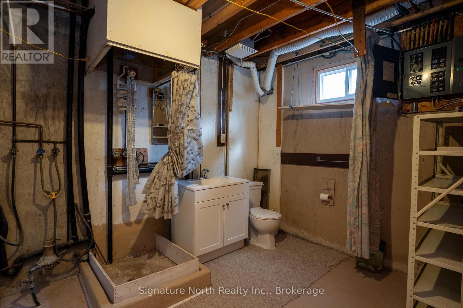 615 Hollylane Street — photo 35