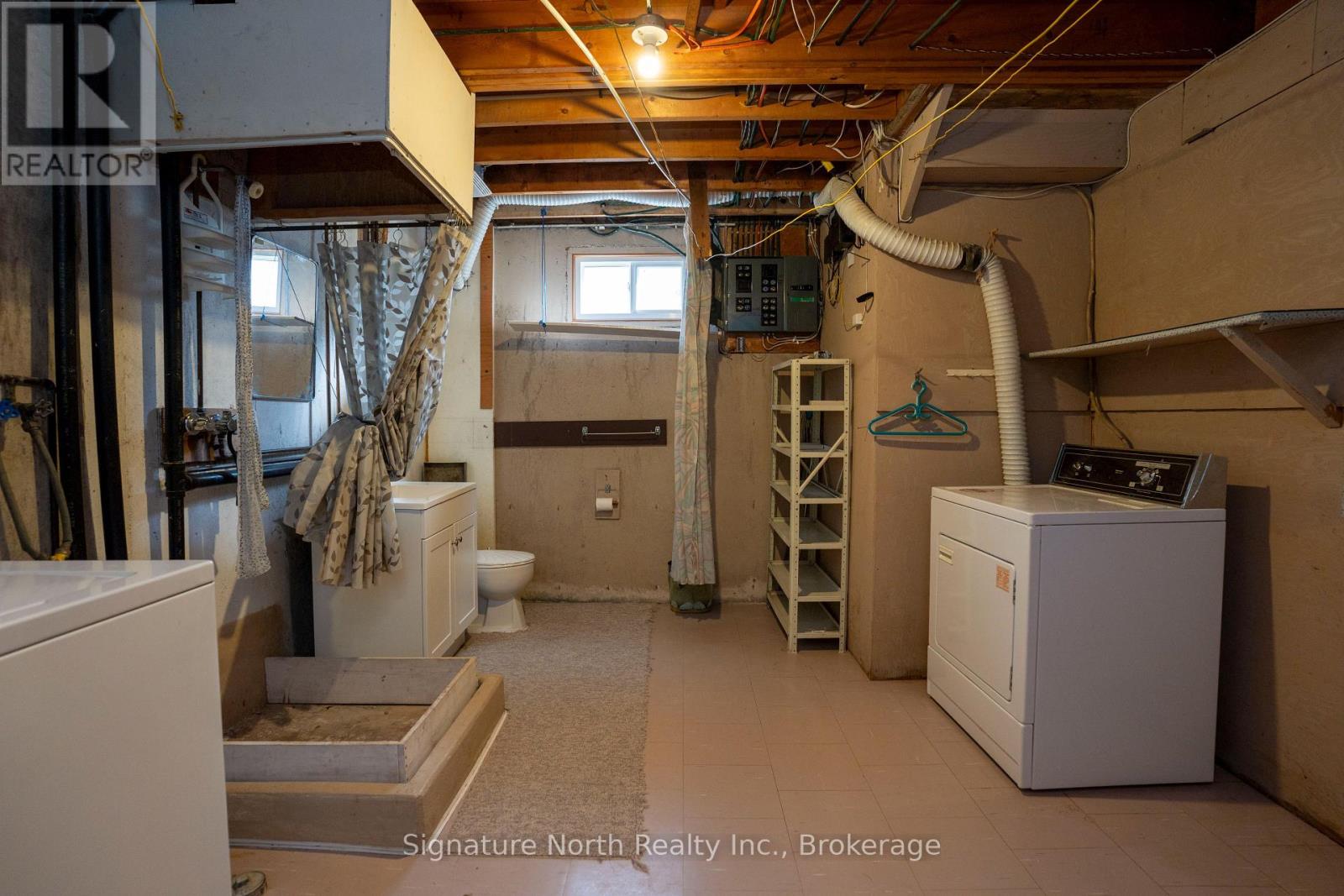 615 Hollylane Street — photo 36