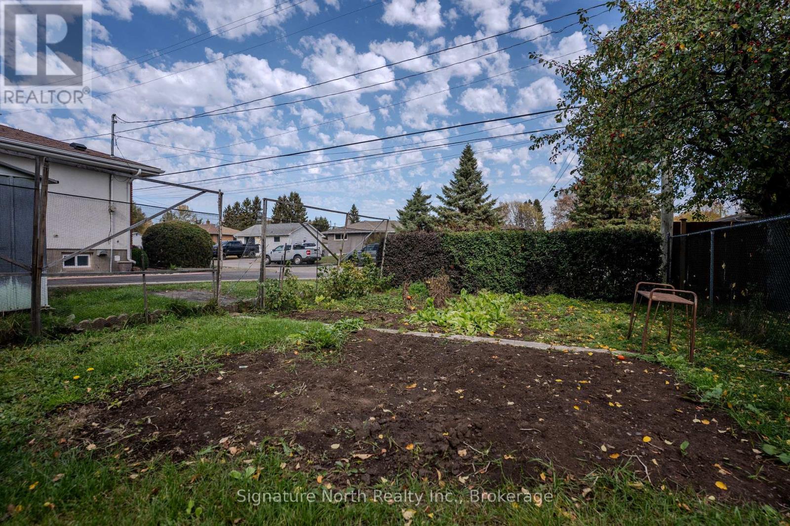 615 Hollylane Street — photo 8