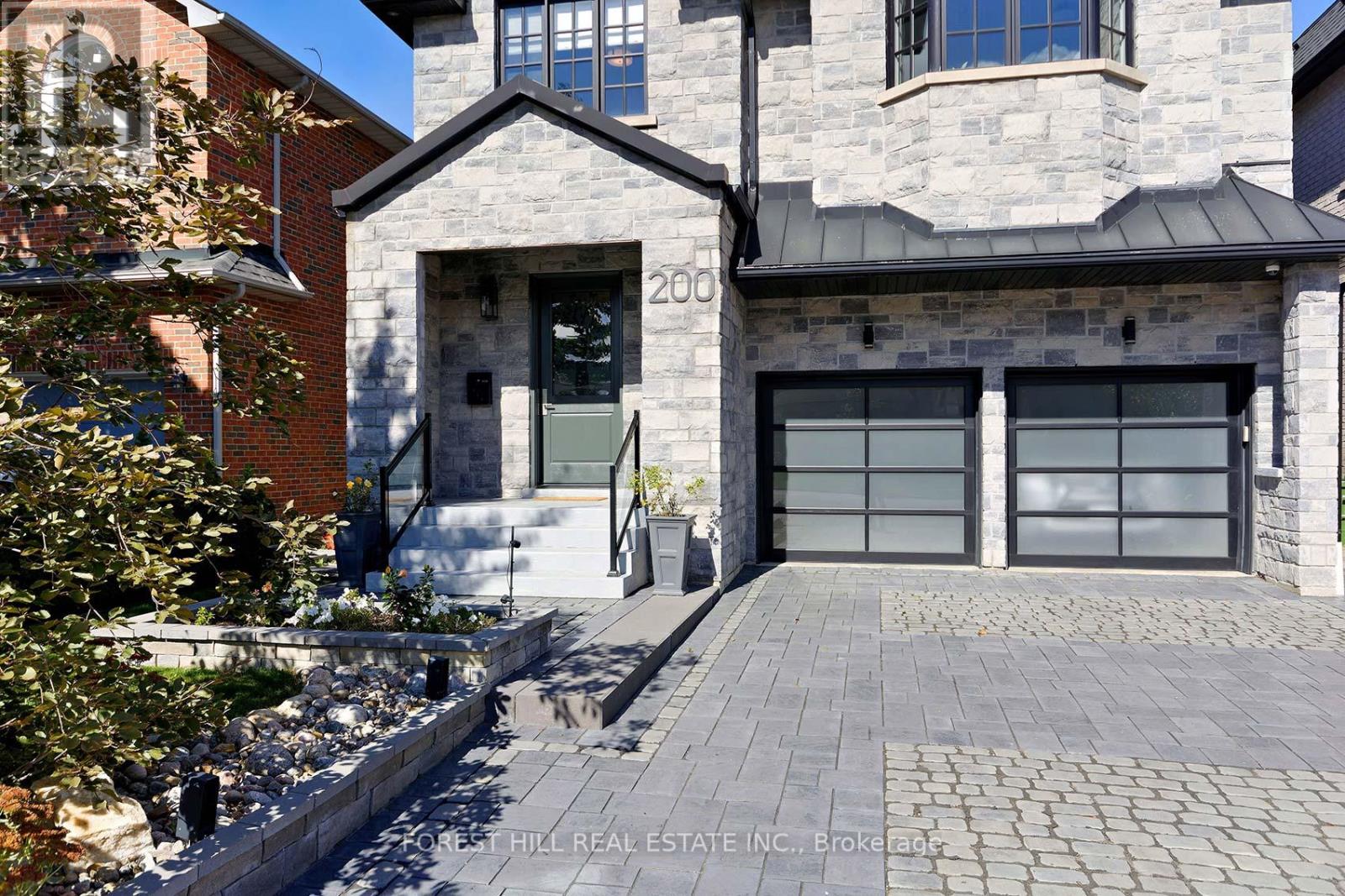 200 Clanton Park Road, Toronto, ON photo 2