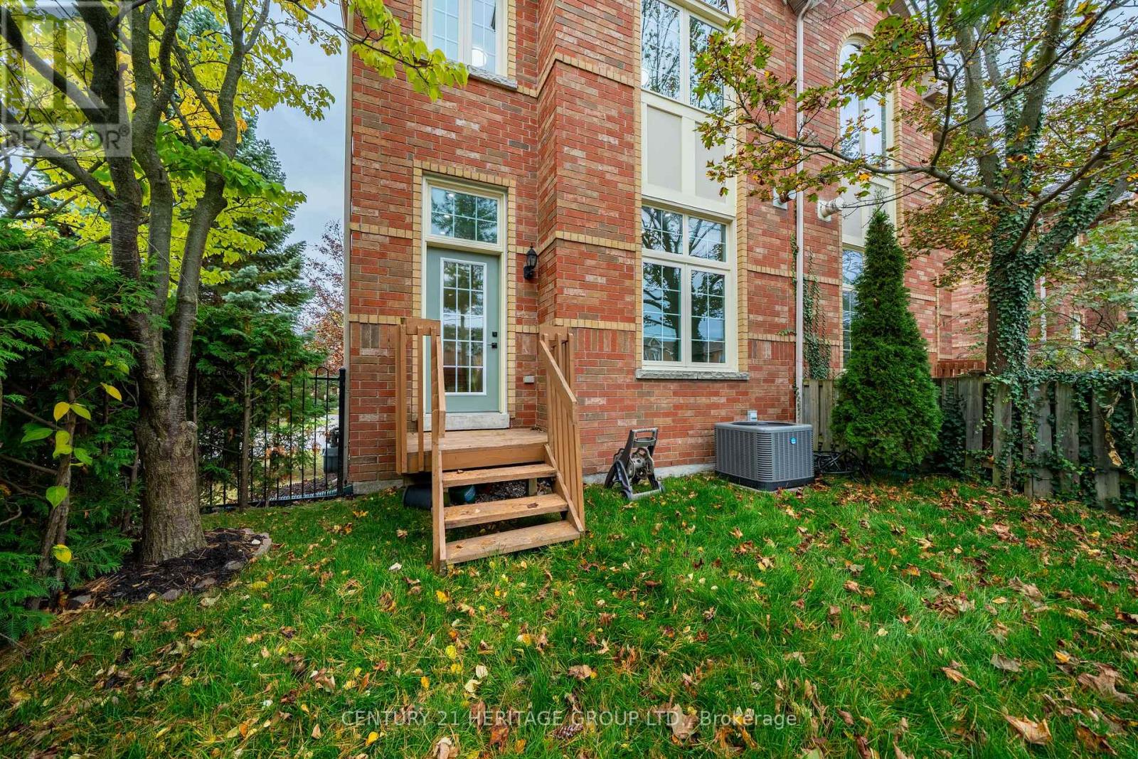 #1 1 GUILDPARK PATHWAY - 43