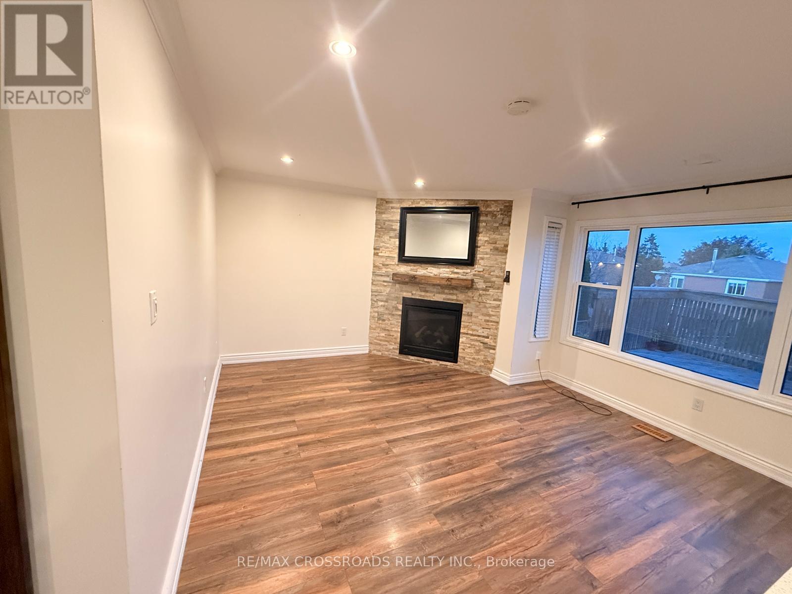 21 Fernbank Place, Whitby, ON photo 14
